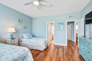 4 bedrooms, iron/ironing board, WiFi, bed sheets