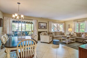 TV, offices - Restful beach home w/ large screen porch and open deck - easy walk to beach (Isle of Palms)