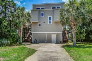Exterior - Restful beach home w/ large screen porch and open deck - easy walk to beach (Isle of Palms)