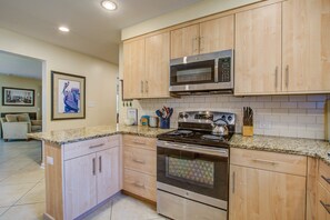 Frigorífic, microones, forn i placa de cuina 