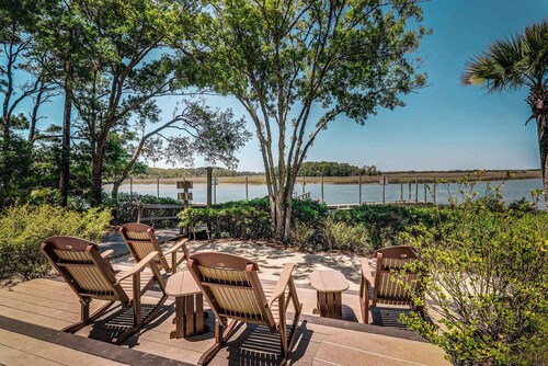 A Great Family Getaway with Shared Pool - Close to Golf Course and Attractions