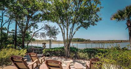 A Great Family Getaway with Shared Pool - Close to Golf Course and Attractions