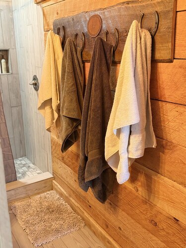 Gorgeous Two Bedroom House on Sheep Creek Ranch