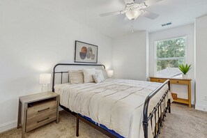 1 bedroom, WiFi, bed sheets - 1BR Cottage Home in Pet Friendly Resort w/ Pool, hot tub & parks (Charleston)