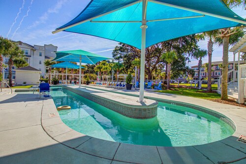 1BR Cottage Home in Pet Friendly Resort w/ Pool, hot tub & parks