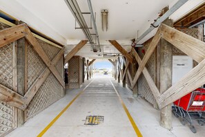 المنطقة المحيطة بالمنشأة