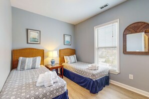 3 habitaciones, tabla de planchar con plancha, wifi y ropa de cama 
