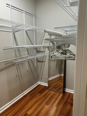 Interior - 3-BDRM House, Centrally to Hospitals, Beaches, & Bars, with Fire Pit, Pool, (North Charleston)