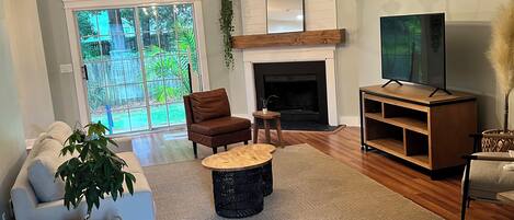 Smart TV, fireplace, DVD player, table tennis