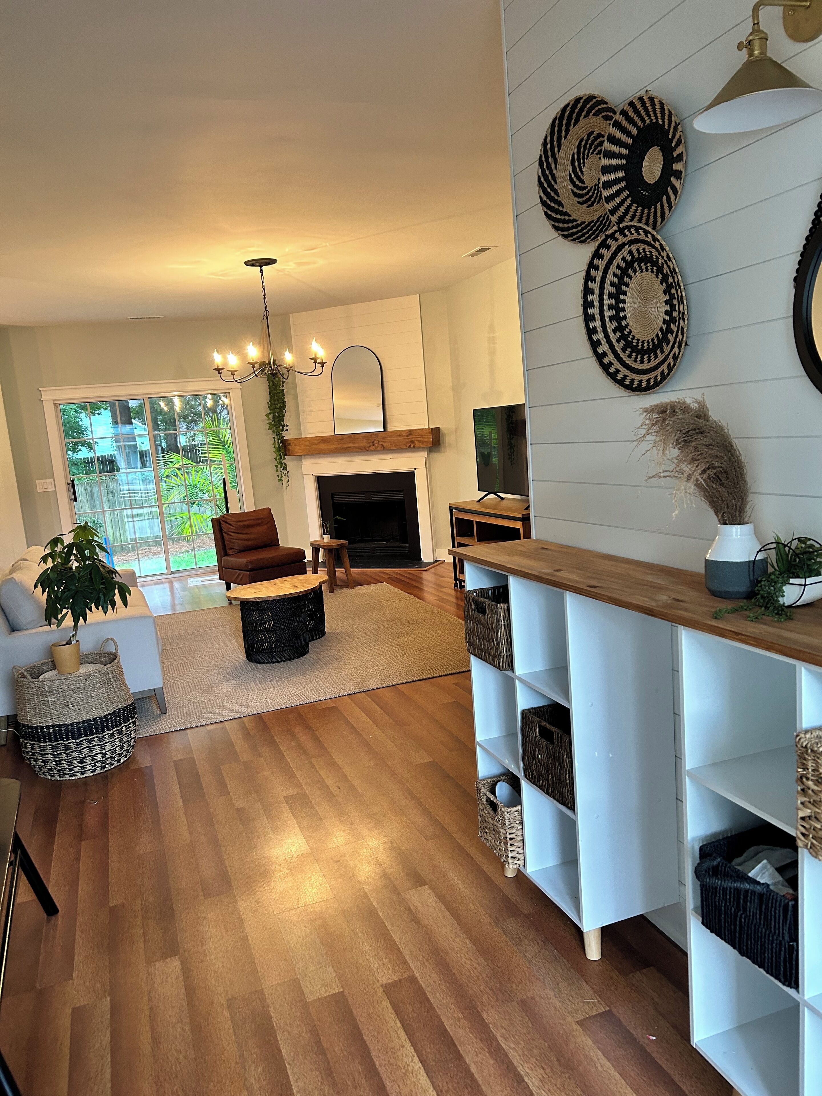 Smart TV, fireplace, DVD player, ping pong