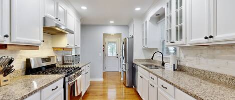 Frigorífic, microones, forn i placa de cuina