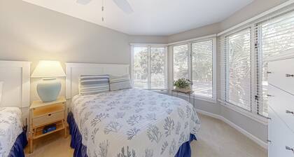 Lagoon view second floor villa, just a short walk to the beach