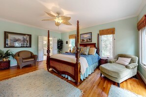 5 habitaciones, tabla de planchar con plancha, cuna de viaje y wifi 