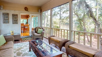 TV, DVD player, books, stereo