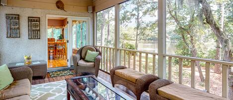 TV, DVD player, books, stereo