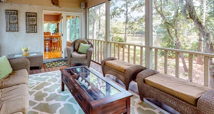 Updated island estate with serene lagoon views & 2 decks - bike to beach