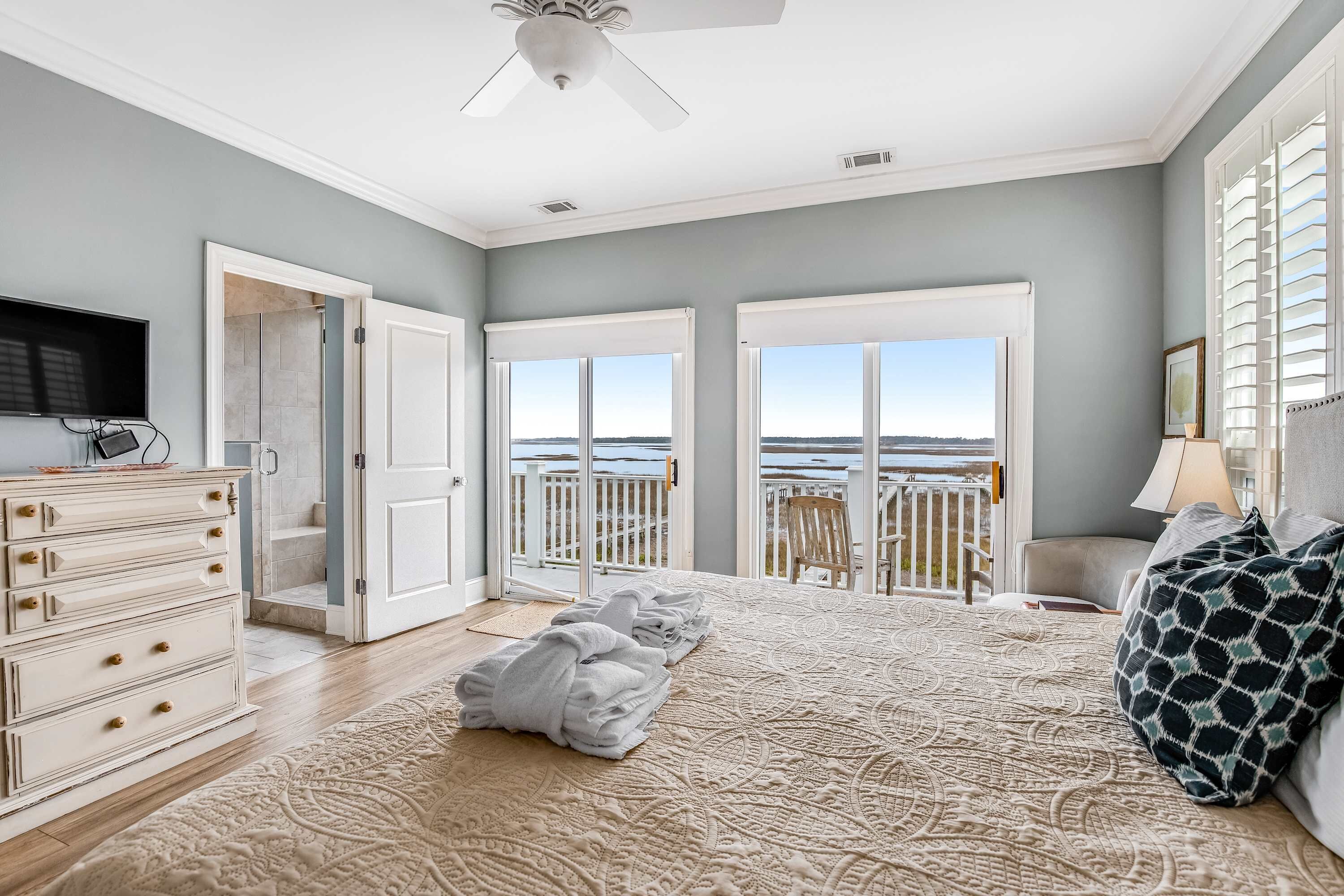 3 bedrooms, iron/ironing board, WiFi, bed sheets