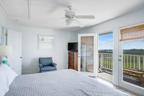 5 bedrooms, desk, iron/ironing board, WiFi