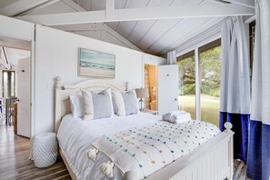 2 bedrooms, iron/ironing board, WiFi, bed sheets - Lakefront home with lagoon view, deck & AC - close to beach, golf, & pools (Seabrook Island)