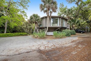 Exterior - Lakefront home with lagoon view, deck & AC - close to beach, golf, & pools (Seabrook Island)