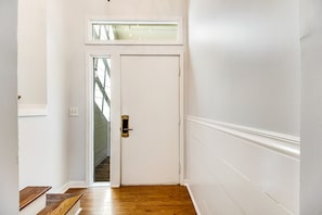 Interior - Three-level marsh-front villa with screened porch - walk to all amenities (Seabrook Island)