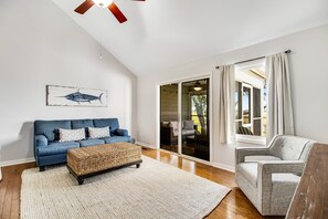 TV, offices - Three-level marsh-front villa with screened porch - walk to all amenities (Seabrook Island)