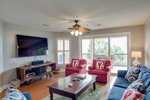 Televisión, libros y oficina 