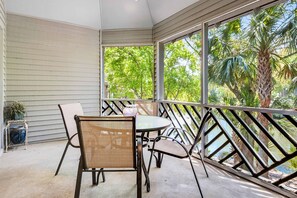 Outdoor dining - Lagoon view, second floor villa w/ screened in porch, short walk to the beach (Kiawah Island)