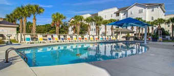 1st Floor Studio in Pet Friendly Walkable Resort with Pools