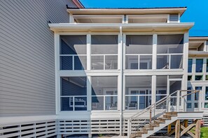 Exterior detail - Riverfront condo near Folly Beach with balcony, views, outdoor pool & tennis (Folly Beach)