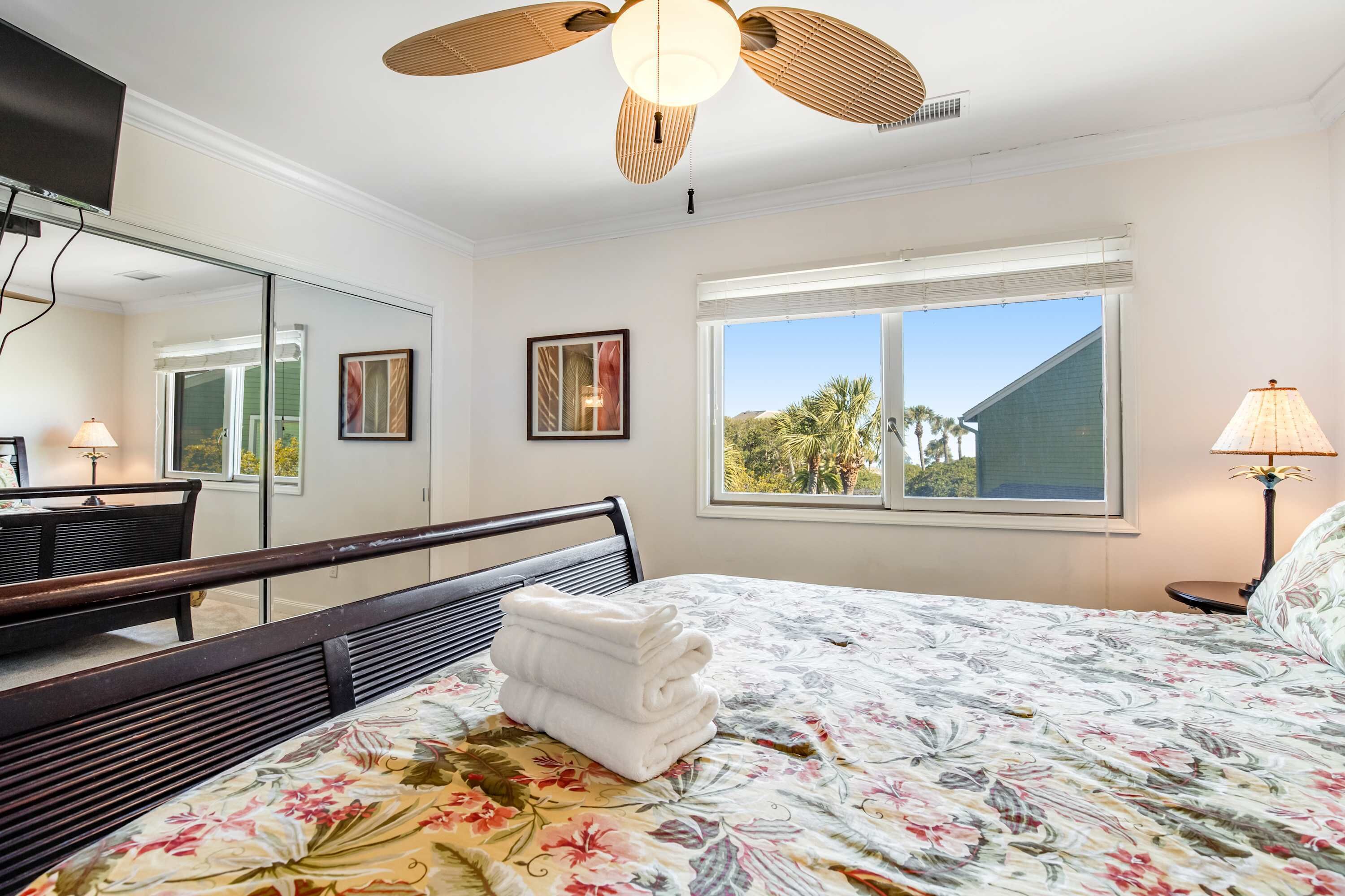 2 عدّة غرف نوم ومكواة/لوح كي وواي فاي وملاءات أسرّة