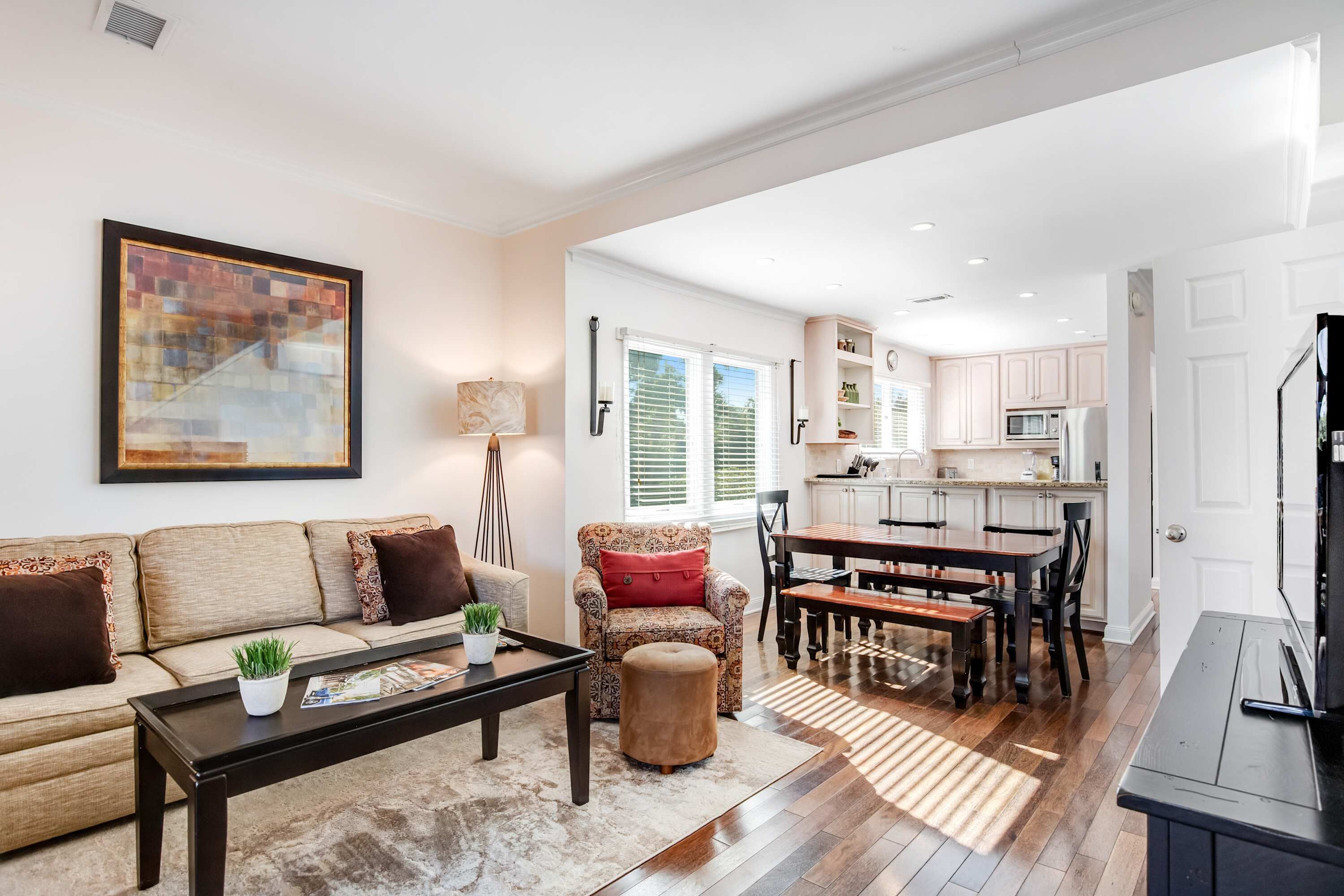 Tv, böcker och kontor