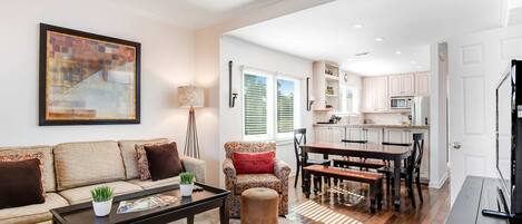 Tv, böcker och kontor