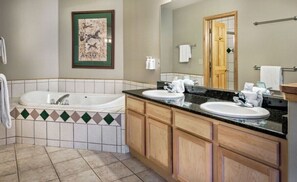 Boblebad, hårføner, håndklær og såpe