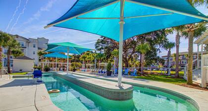 Sunny 2BR Pool View in Pet Friendly Resort w/ Pool Access