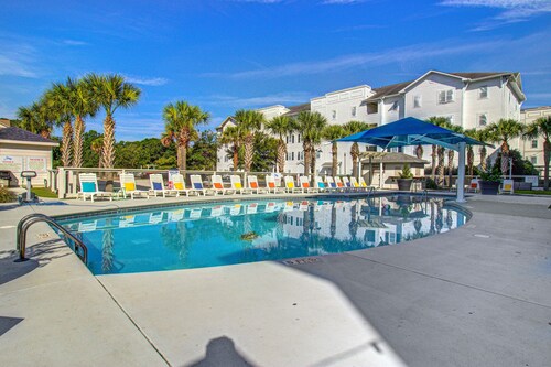 Sunny 2BR Pool View in Pet Friendly Resort w/ Pool Access