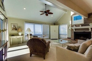 TV, DVD player, offices - Villa with free WiFi, full kitchen, and full Seabrook Club amenity access (Seabrook Island)
