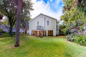 Exterior - Two-minute walk to the beach - home with screened porch, sundeck, WiFi & W/D (Folly Beach)