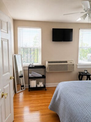1 bedroom, in-room safe, iron/ironing board, free WiFi
