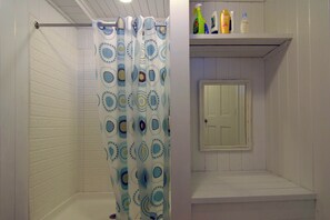 Shower, towels, shampoo - Beachfront home with grill and private dune path - short-term rental (Sullivan's Island)