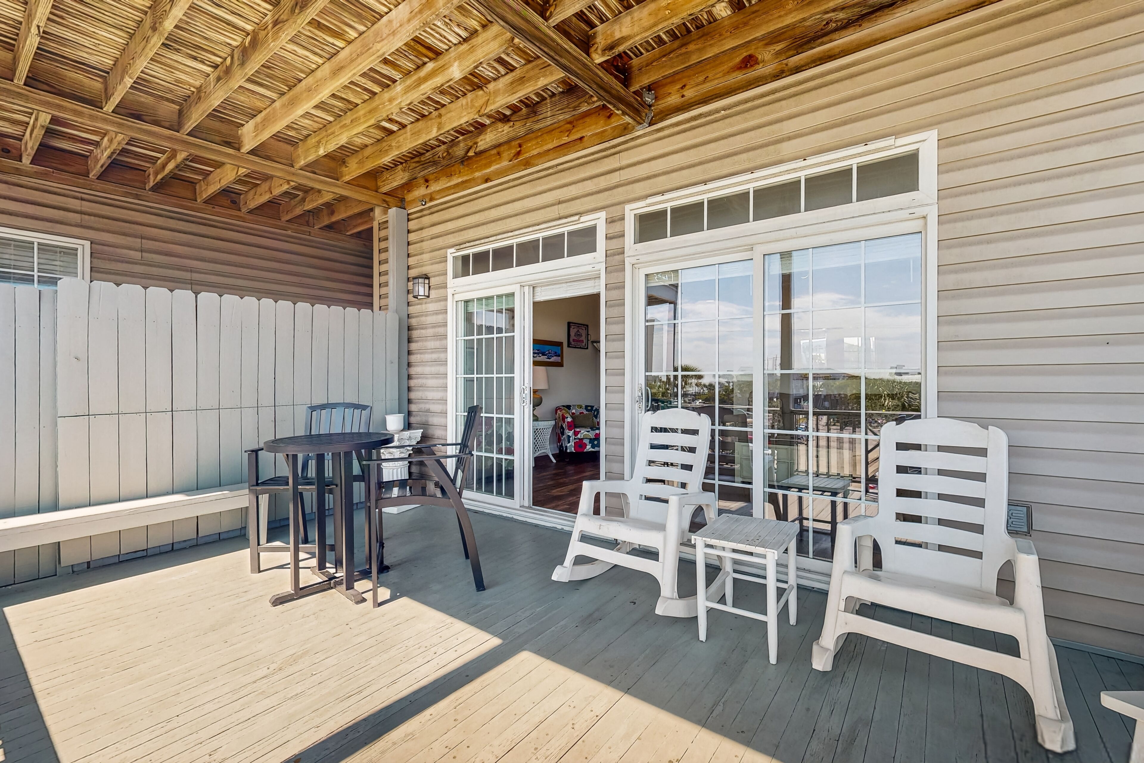 屋外ダイニングエリア