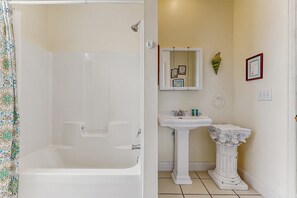 Shower, towels, shampoo