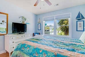 3 bedrooms, iron/ironing board, WiFi, bed sheets - Private home w/access to shared pool, tennis, basketball courts & county park (Isle of Palms)