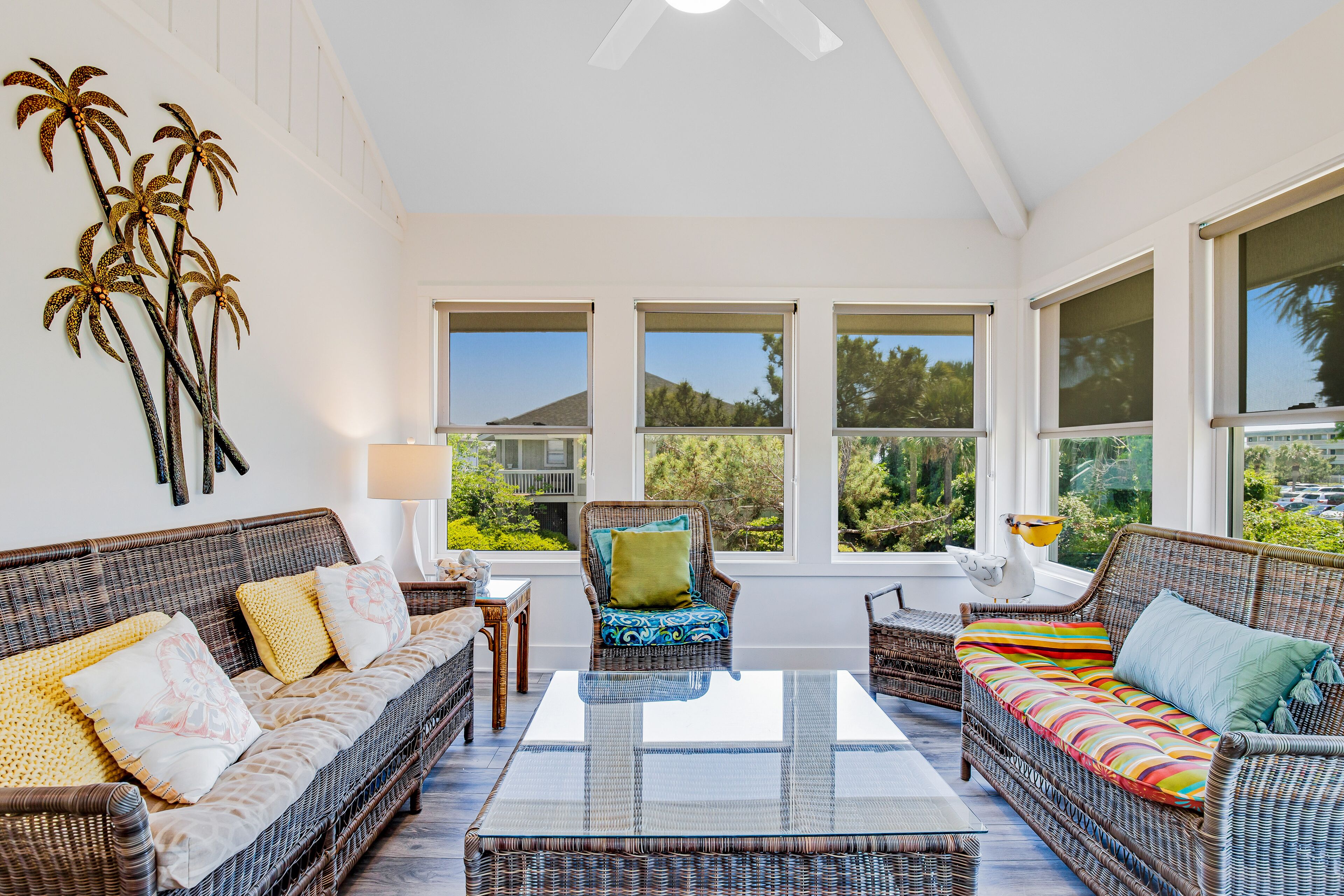 تلفزيون، مشغل دي في دي، مكتب