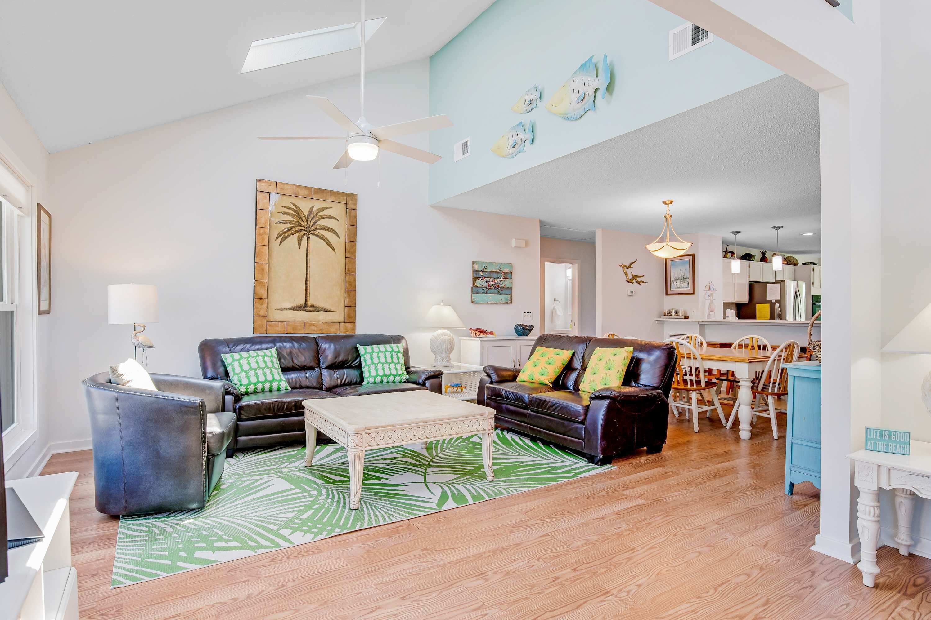 Télévision, lecteur de DVD, espaces bureaux