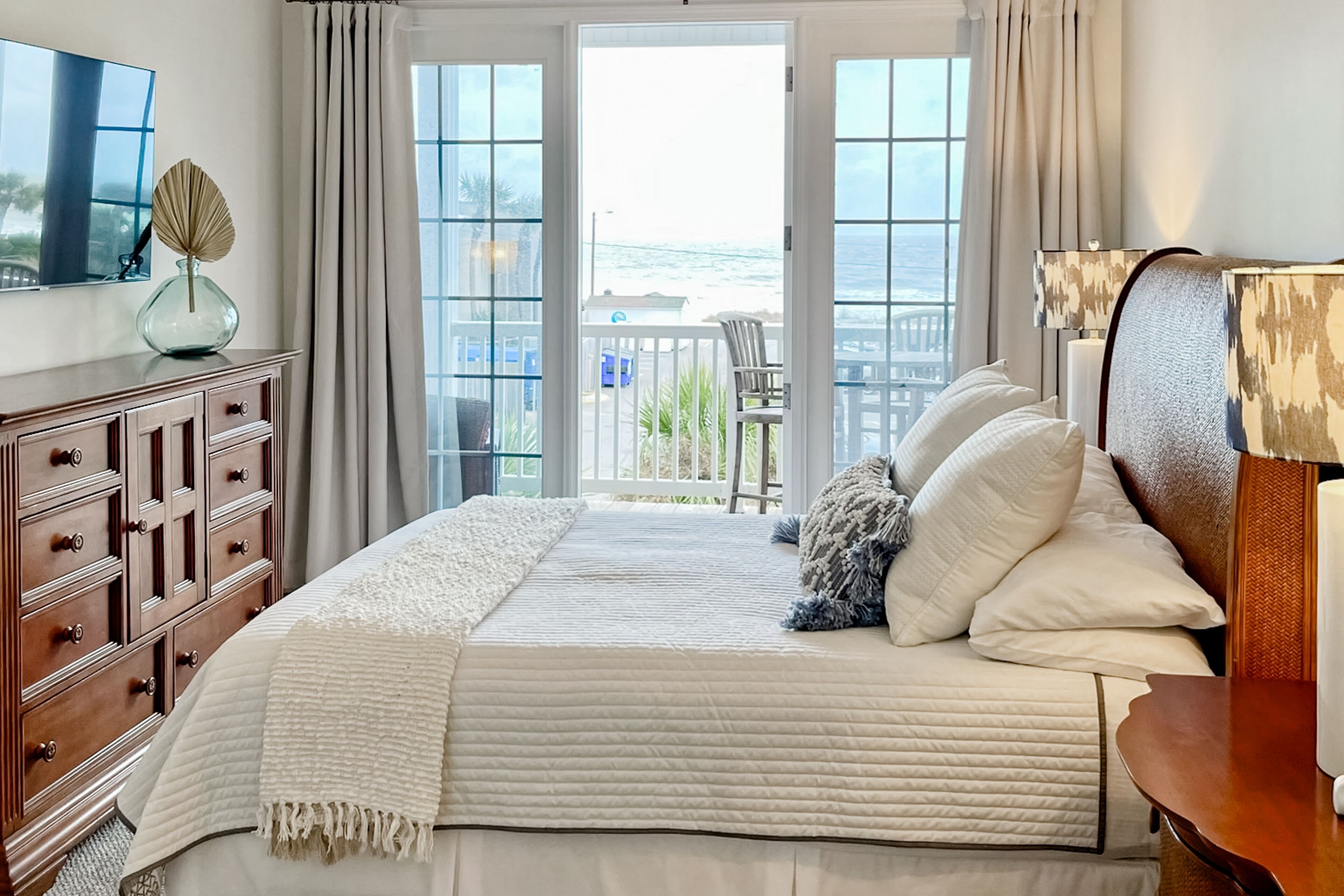 3 habitaciones, tabla de planchar con plancha, wifi y ropa de cama 