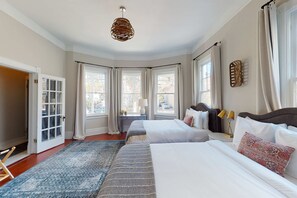 3 bedrooms, iron/ironing board, WiFi, bed sheets