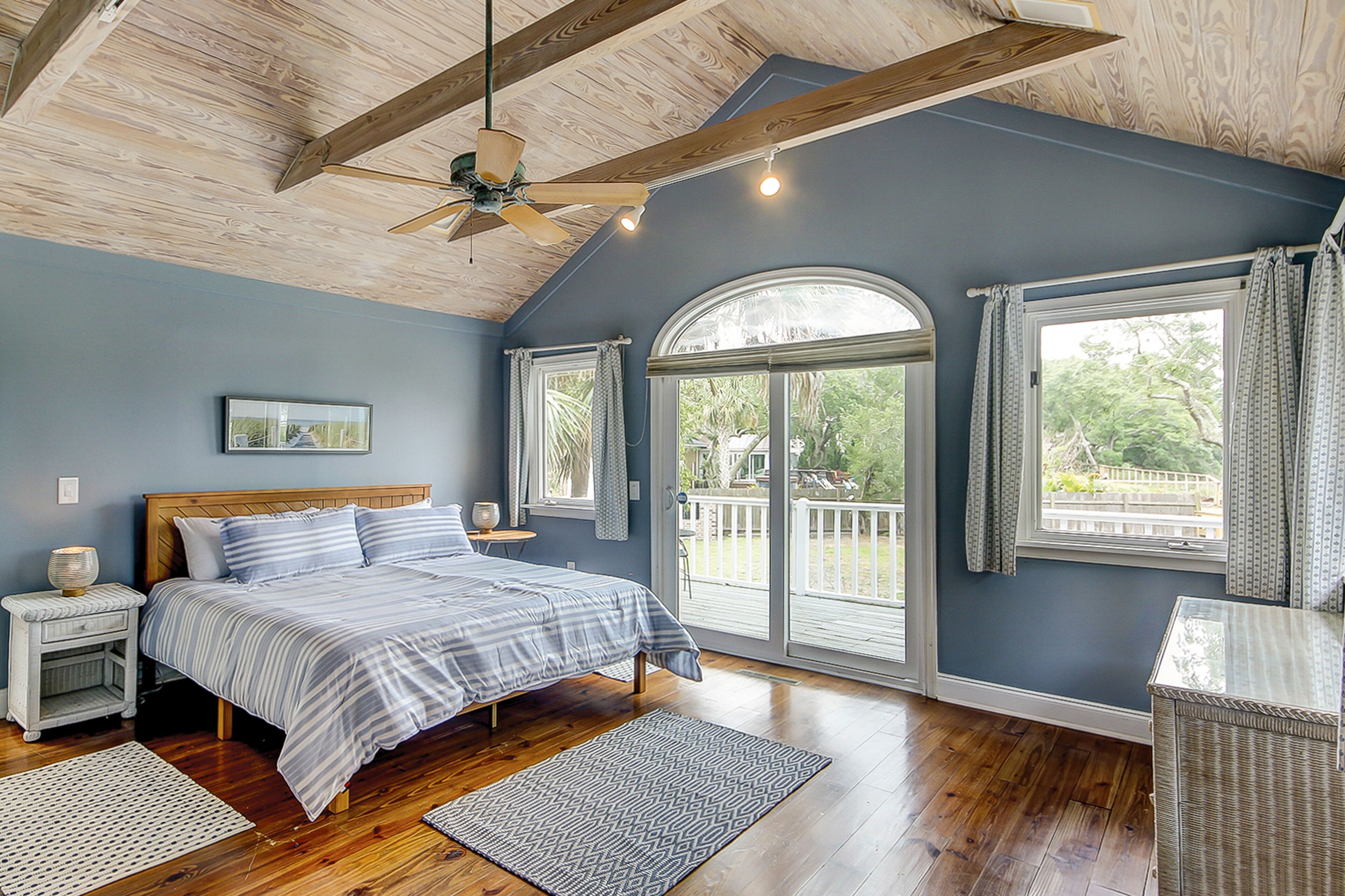 5 室のベッドルーム、デスク、アイロン / アイロン台、WiFi