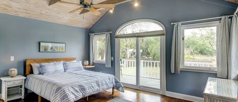 5 bedrooms, desk, iron/ironing board, WiFi