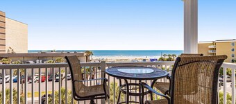 Third-floor condo with views of the ocean & shared pool